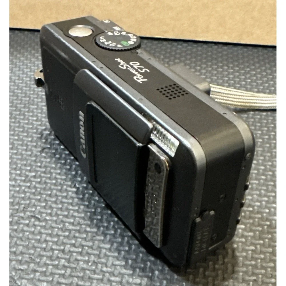 Canon PowerShot S70 7.1MP Compact Digital Camera Bundle